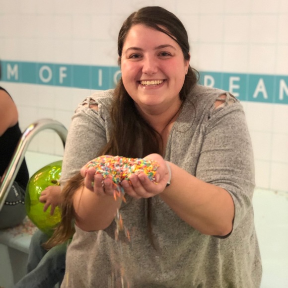 Meet your Posher, Sidney - Picture 1 of 2